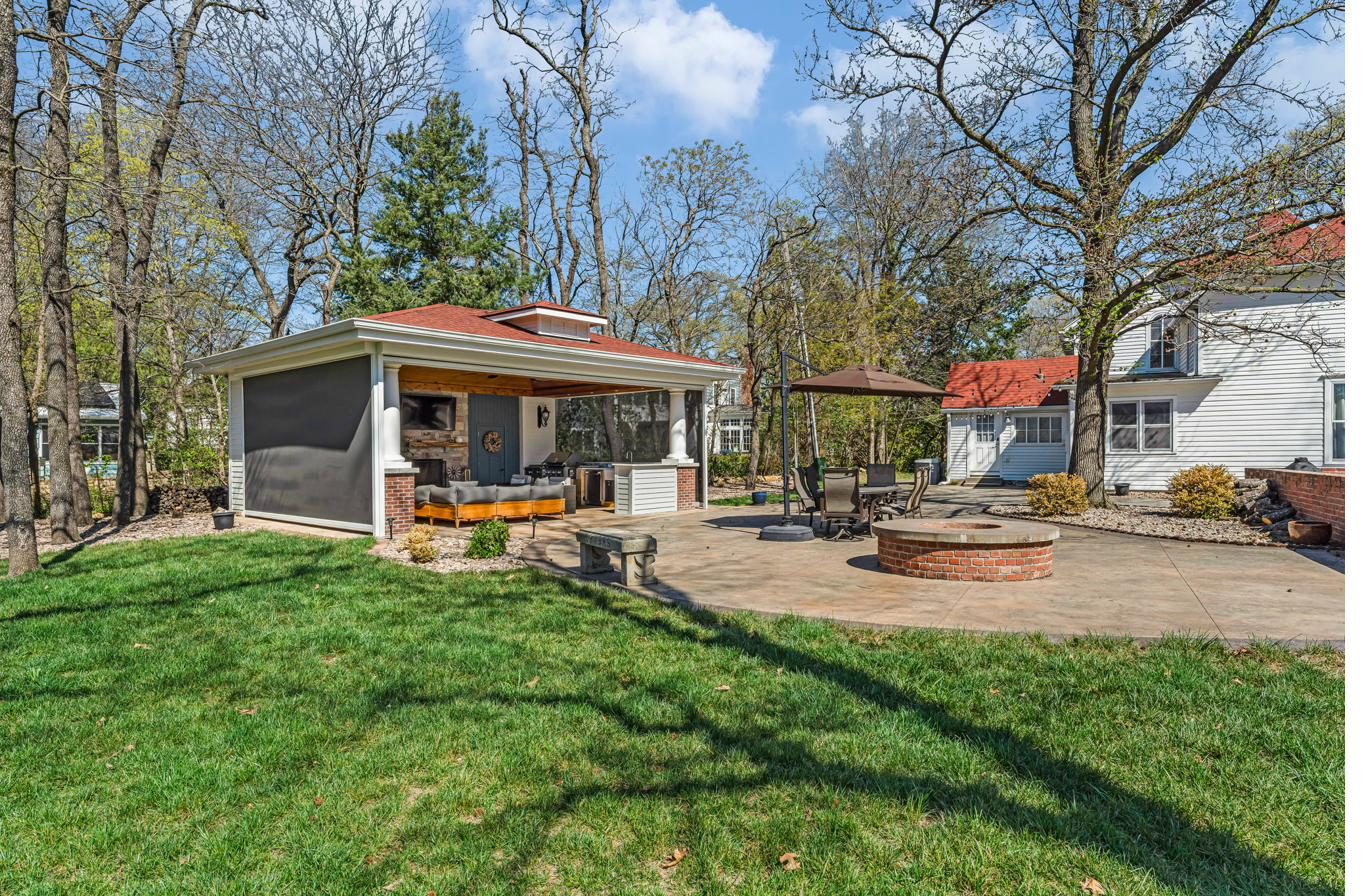 The Naismith House lanai, fire pit and outdoor entertaining area