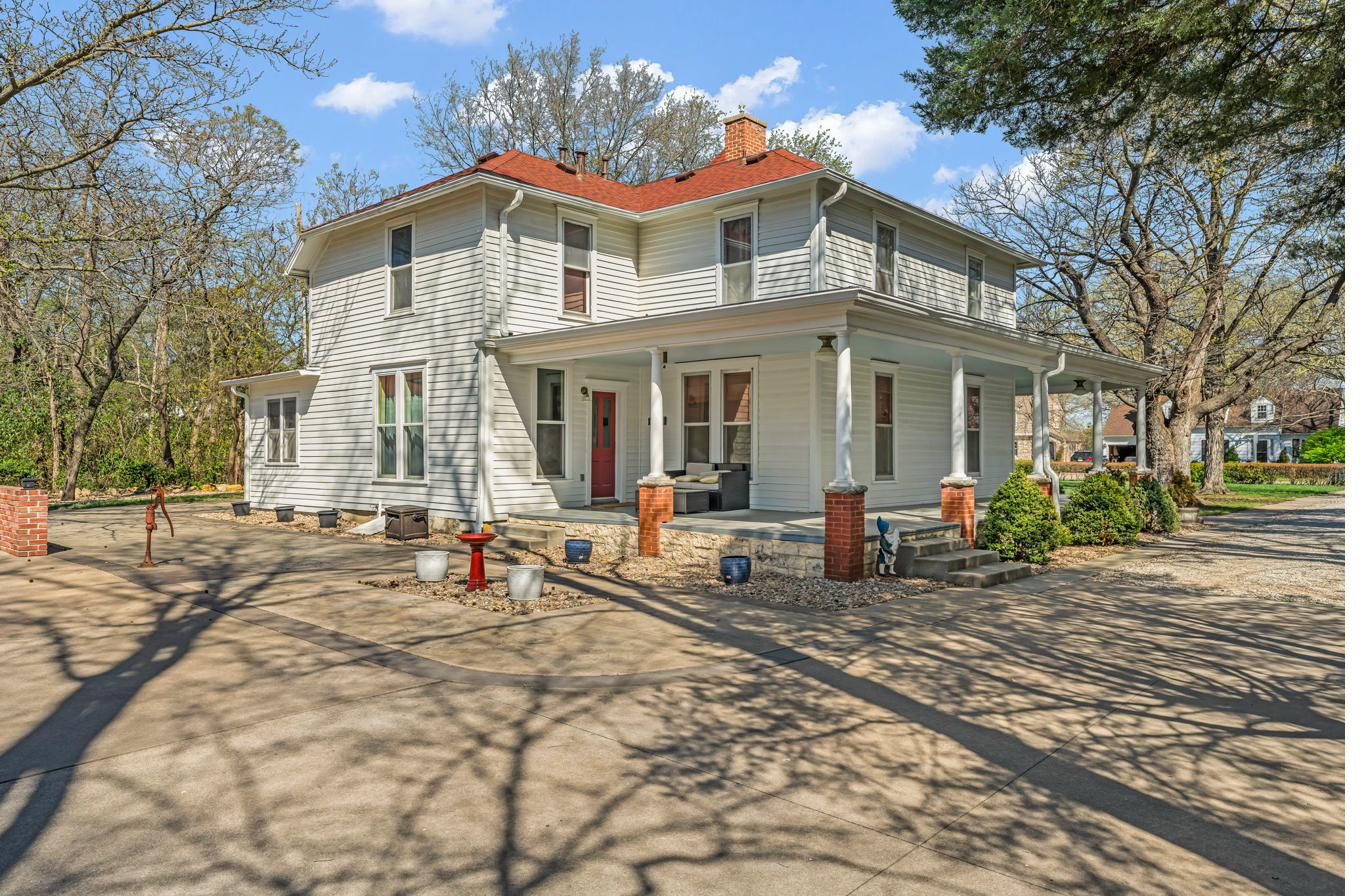 Naismith House near-acre lot